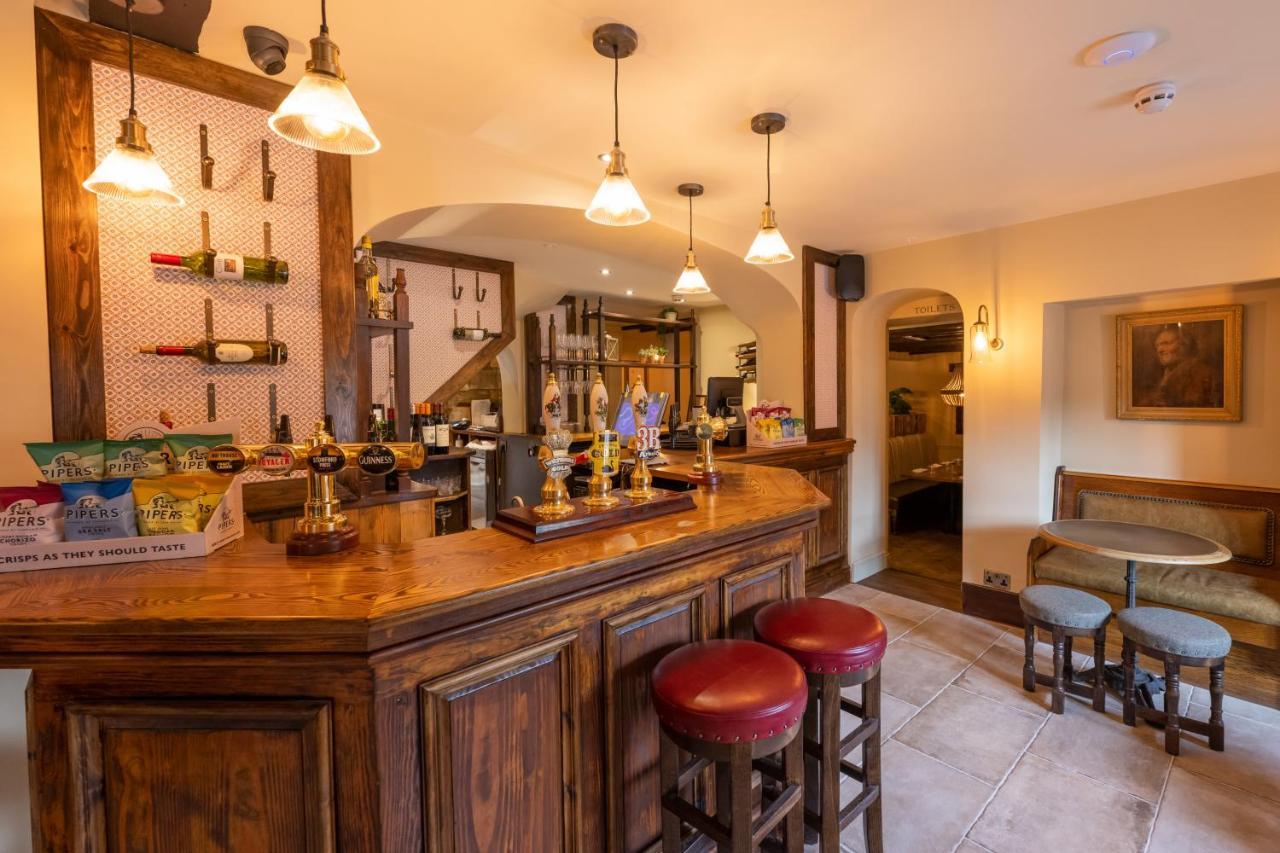 Eliot Arms Hotel Cirencester Exterior photo