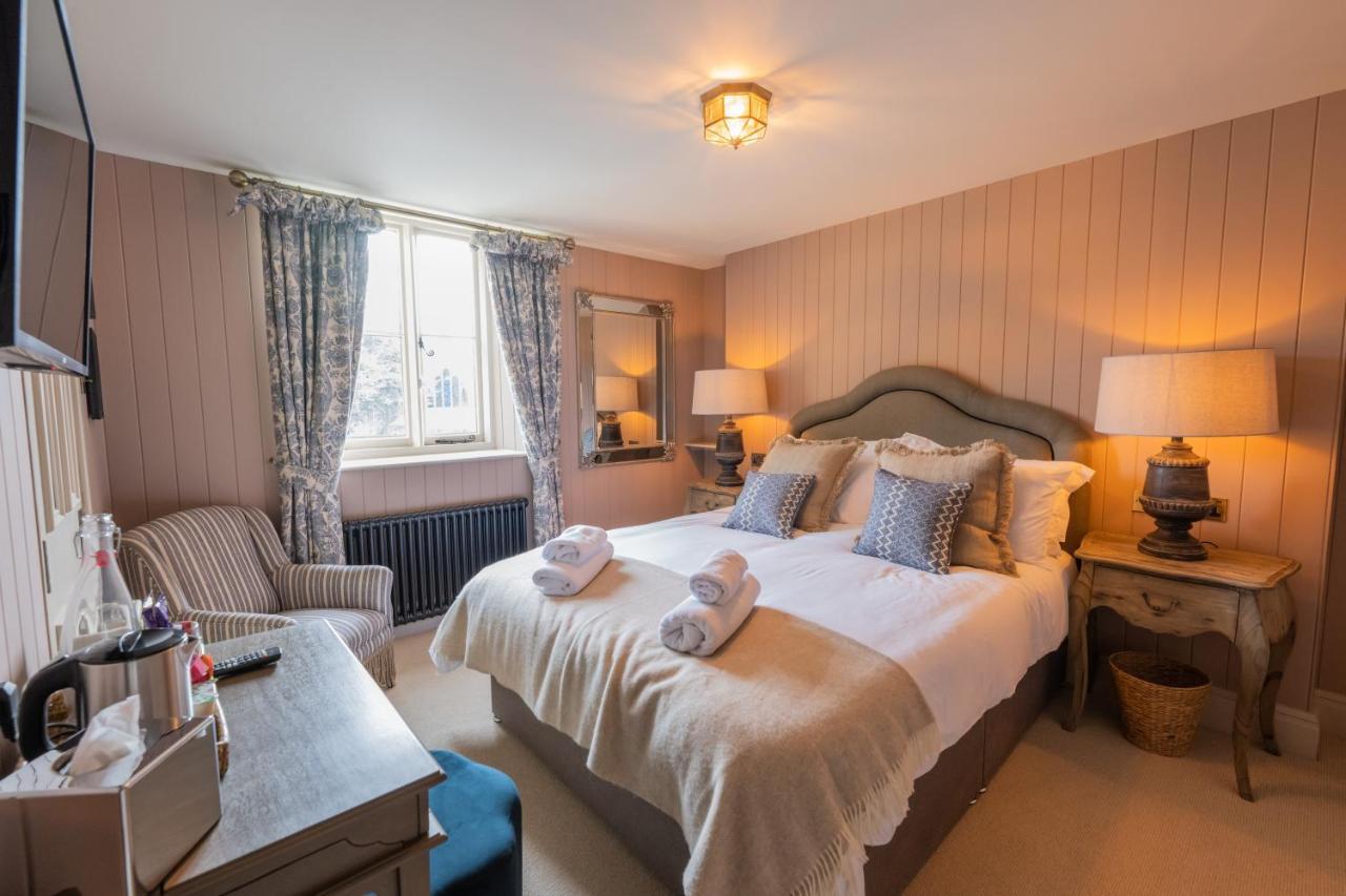 Eliot Arms Hotel Cirencester Exterior photo